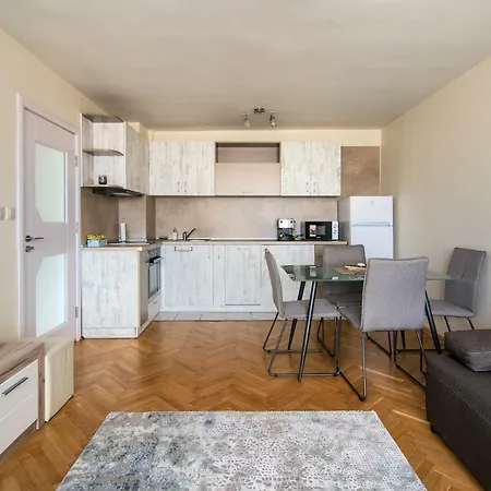 Port View 4 Guests With Parking Place In Center * Varna